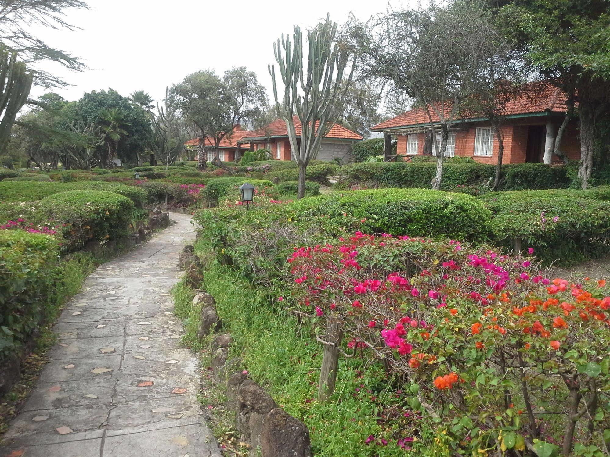 Jacaranda Lake Elementaita Lodge Gilgil Exterior photo
